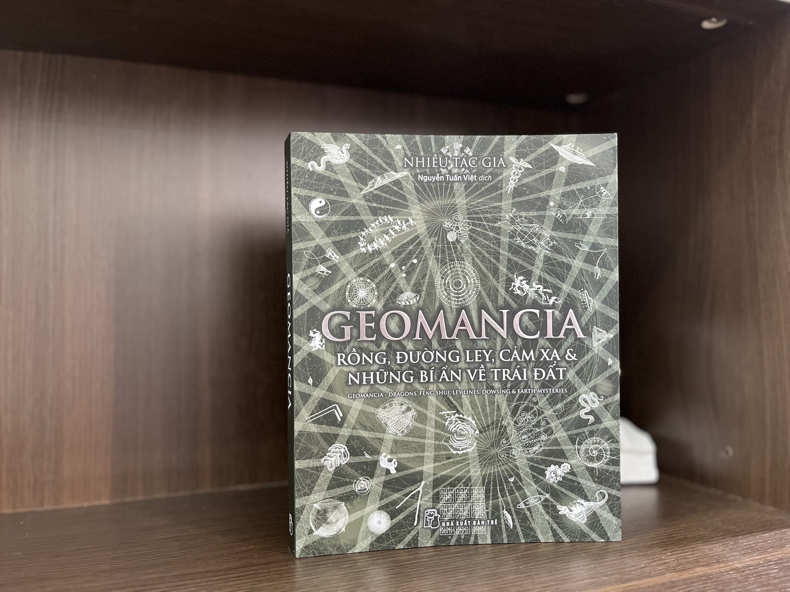 Geomancia - Rồng, Đường Ley, Cảm Xạ Và Các Bí Ẩn Trên Trái Đất PDF