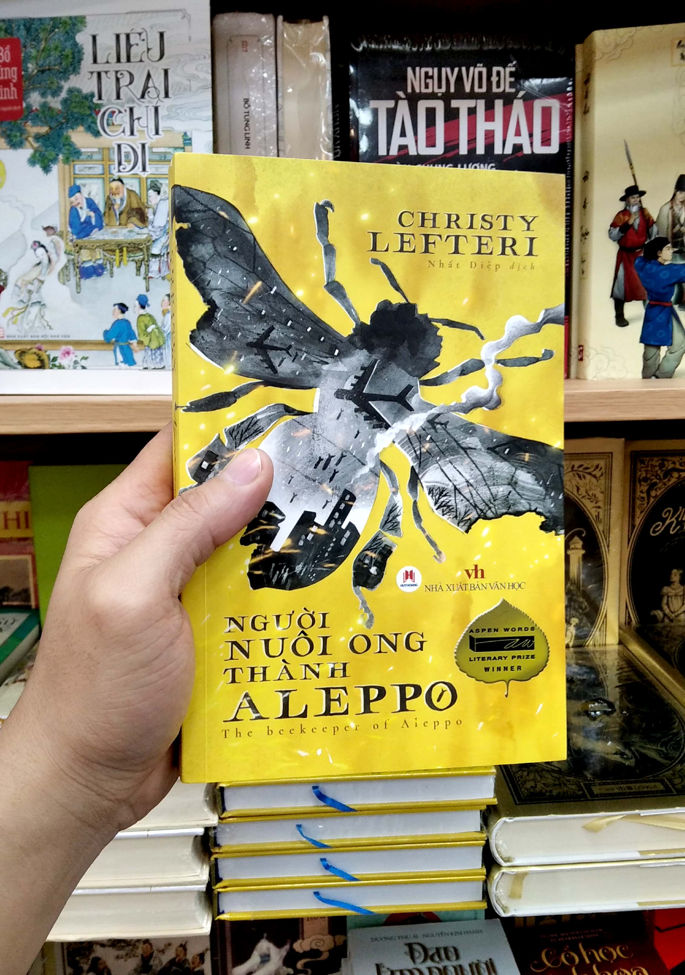 Người Nuôi Ong Thành Aleppo - The Beekeeper Of Aleppo Aspen Words Literary Prize Winner PDF